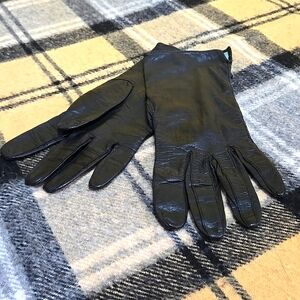 VINTAGE WOMEN SOFT BLACK GLOVES OVER YOUR WRIST LENGTH.  NWOT